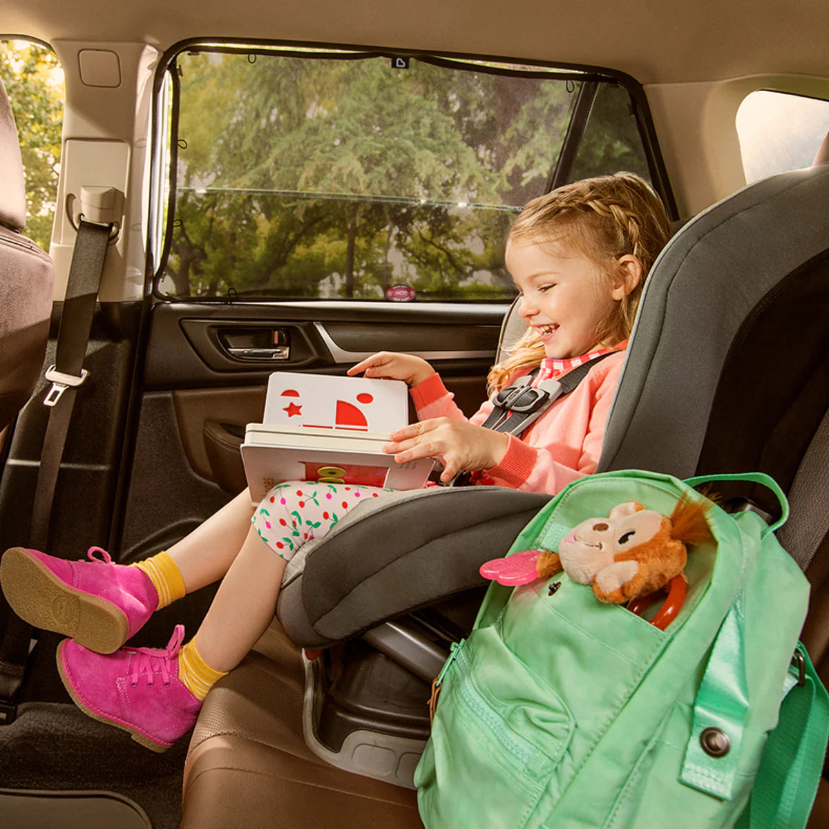 Munchkin Magnetic Stretch-To-Fit Sun Shade