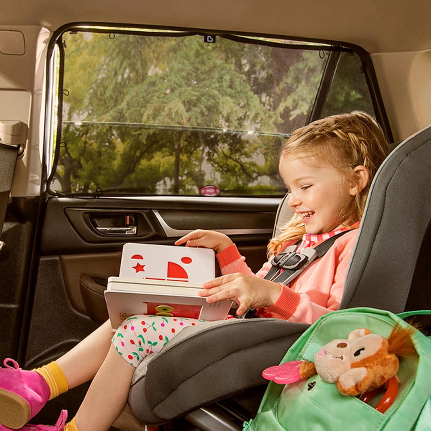 Munchkin Magnetic Stretch-To-Fit Sun Shade