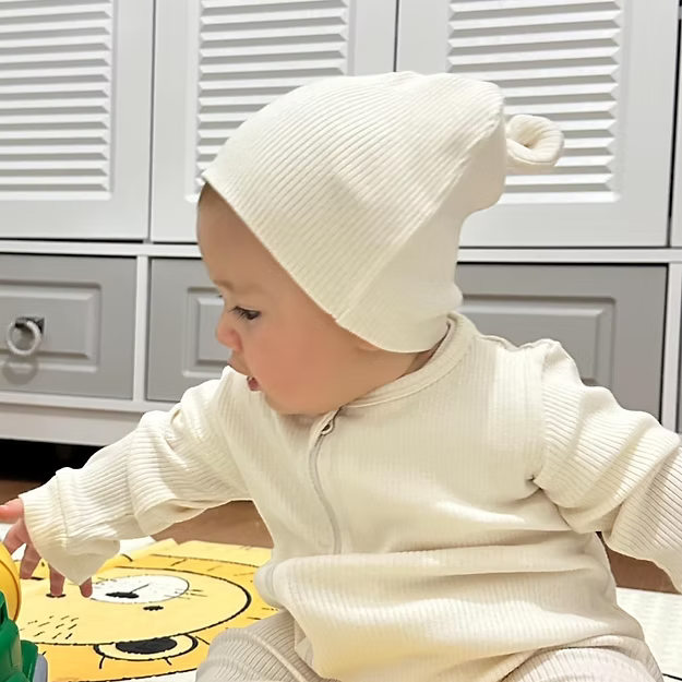 Veksora Organic Cotton Sleepsuit and Hat Set 0-3m