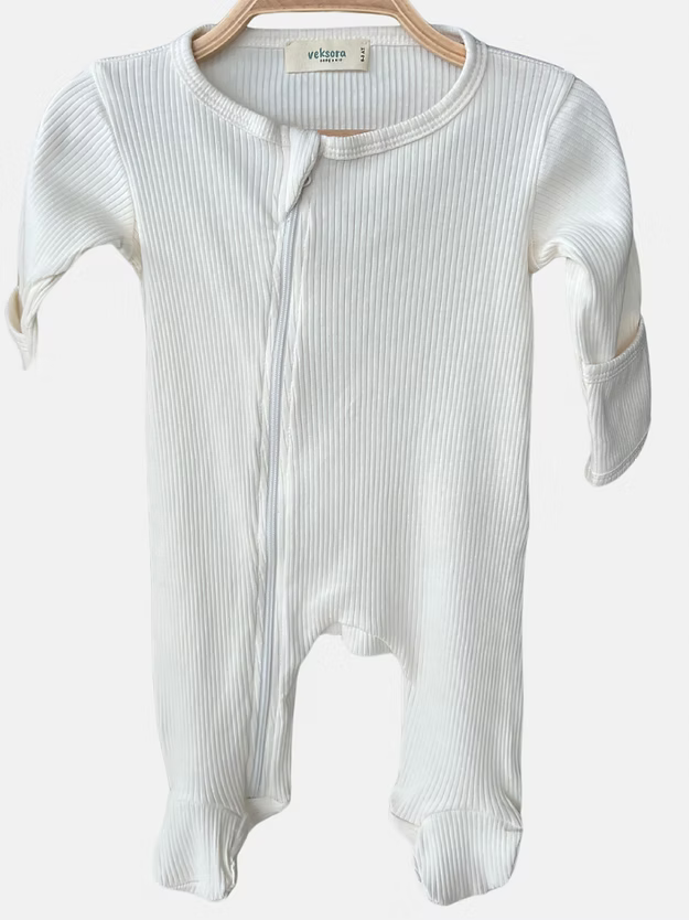 Veksora Organic Cotton Sleepsuit and Hat Set 0-3m