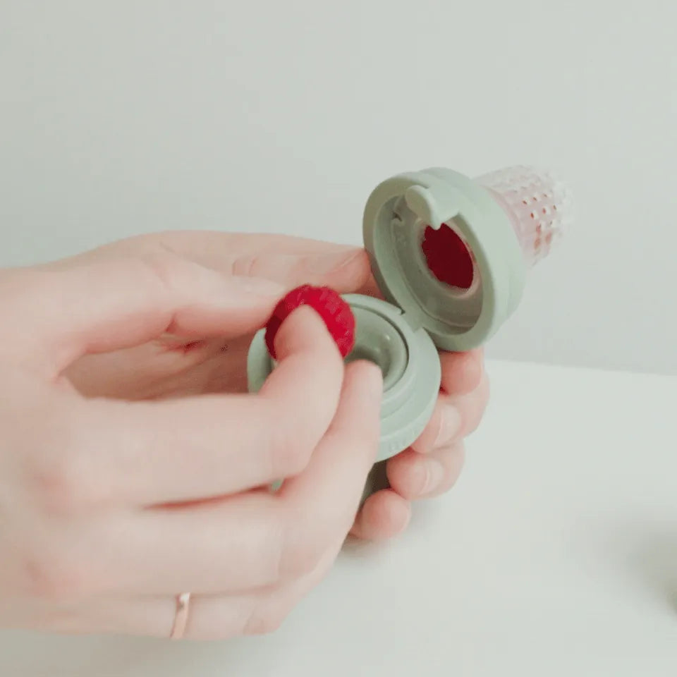 BIBS Baby Feeder with 2 Nipples