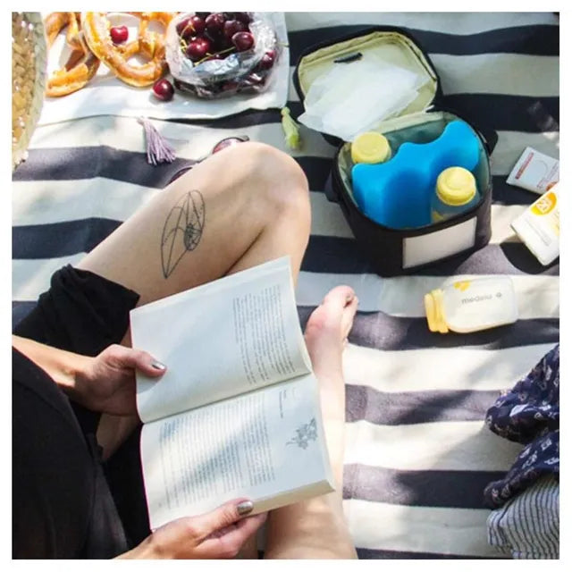 Medela Breastmilk Feeding Storage Bottles Pack of 4 - 150ml with Cooler Bag