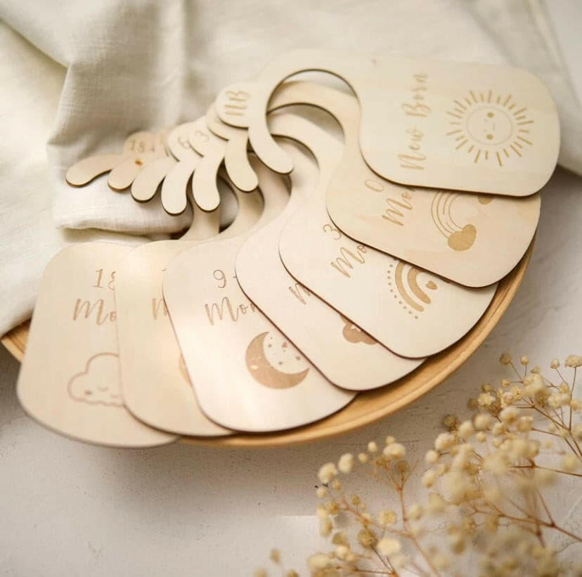 7 Pieces Baby Closet Size Divider Wooden from Newborn to 24 Months